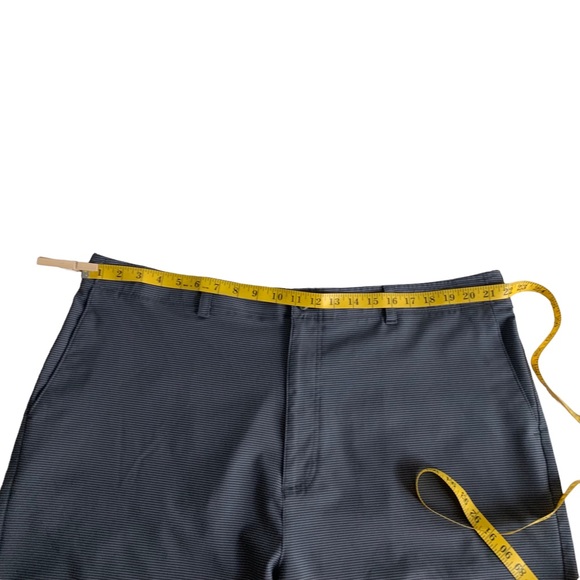 Ben Hogan golf shorts gray on gray striped, size 44, excellent condition. - Picture 2 of 8